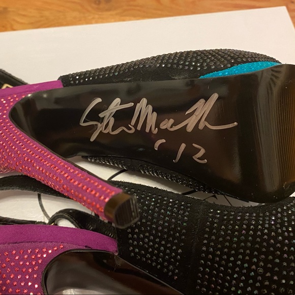 Autographed Steve Madden “Masqraid” Heels- Sz 7.5 - Picture 4 of 5